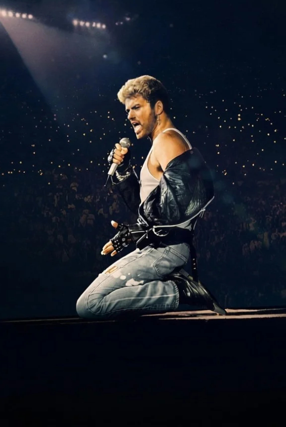 UNA RAPPRESENTAZIONE DI GEORGE MICHAEL IN CONCERTO