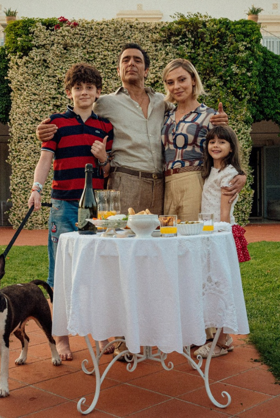 un'immagine stereotipata della famiglia perfetta