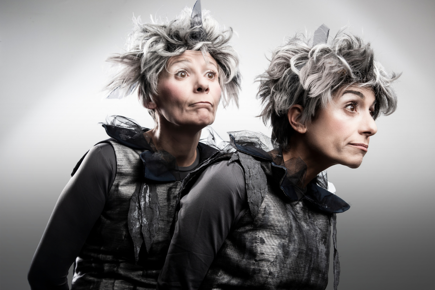 due attrici in costume di scena